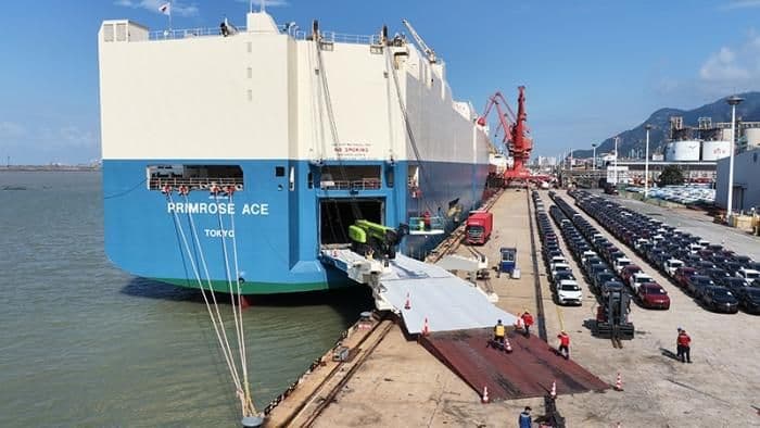 Ro-Ro vehicle carrier loading cars at a Chinese port