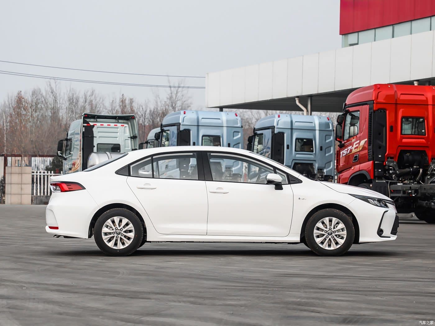 2025 Toyota Corolla Hybrid side profile
